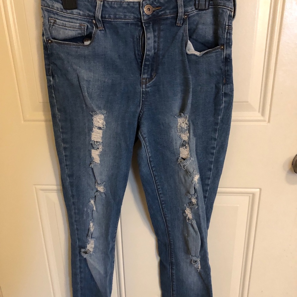 Distressed skinny jeans
